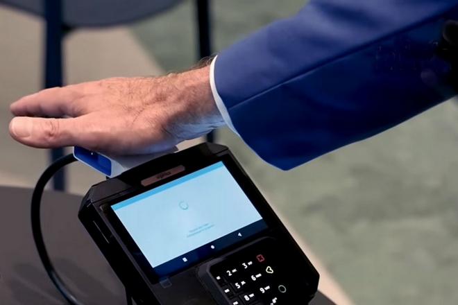 Carrefour teste le paiement avec la paume de la main